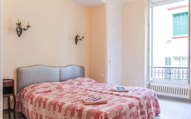 Large Apt 20M Terrace FREE PARKING BEACH - photo 3