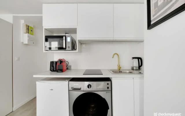 Into Paris - Marais Apartment - photo 4
