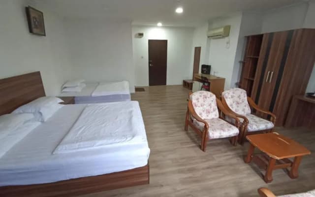 Oriental Hotel - photo 2