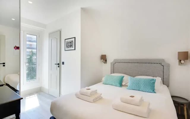 Amazing 2bd/6p apt With A/C - Bastille - photo 4