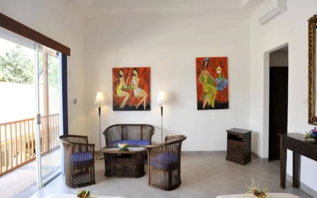 Aquarius Beach Hotel - photo 4
