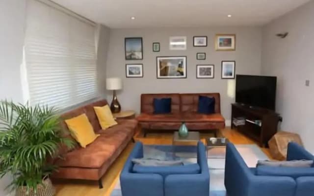 3 Beds 2 Baths Penthouse - photo 2