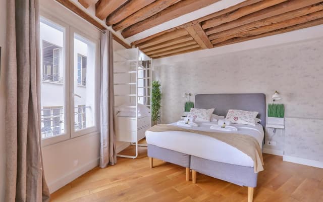B 364 - Deluxe apartment in the heart of  Notre Dame - photo 5