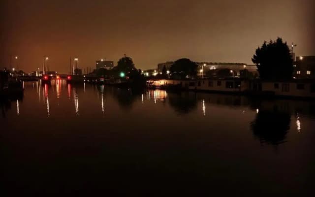 Amster Houseboat Bed Without Breakfast - photo 2