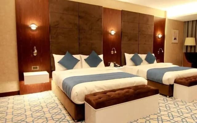 Royal Crown Hotel - photo 4