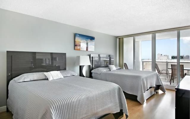 Bayfront Gem With Balcony and Pool - photo 3