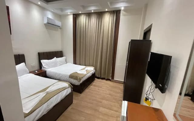 Motel 5 Square - photo 3