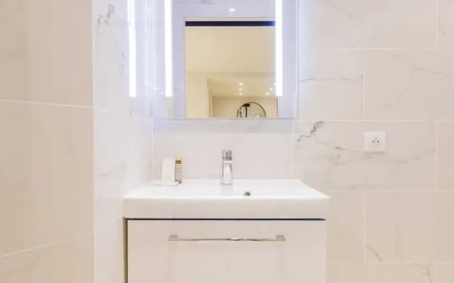 Modern Apartment - 2br/6p - Saint-ambroise - photo 5