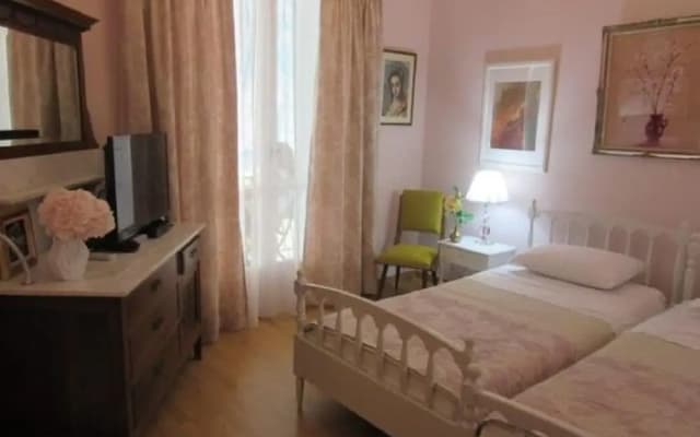 Marion-Athenian Style Apartment - photo 4