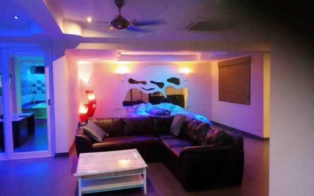 75 sqm Studio Type Jacuzzi Apartment 101a - photo 5