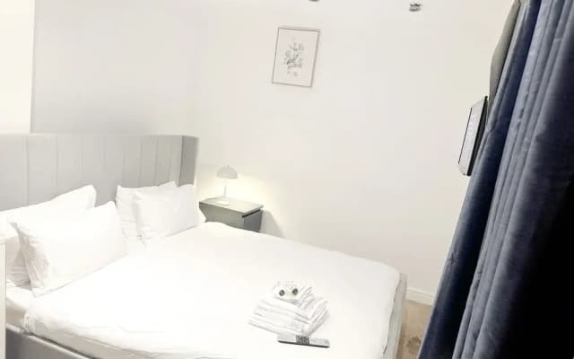 3-bed Apt-15 Mins to Heathrow-pet-friendly-parking - photo 4