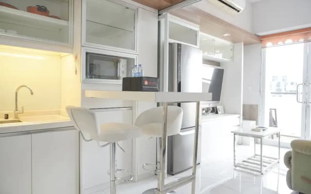 Warm And Comfort Living 1Br At 8Th Ambassade Kuningan Apartment - photo 3