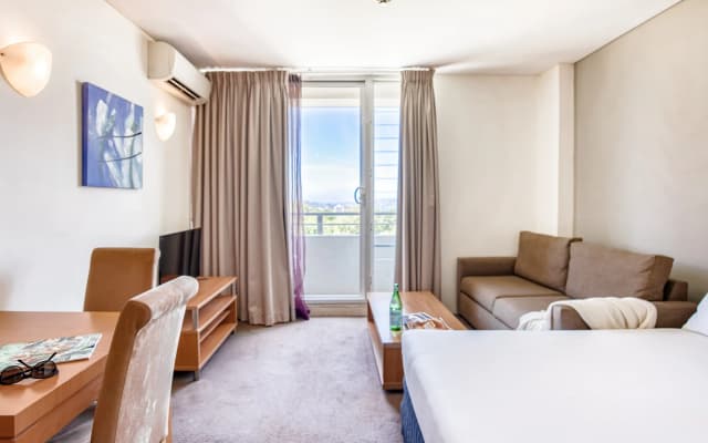 Park Regis Concierge Apartments - photo 2