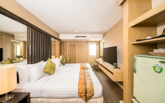 The Niran Grand Hotel - photo 4