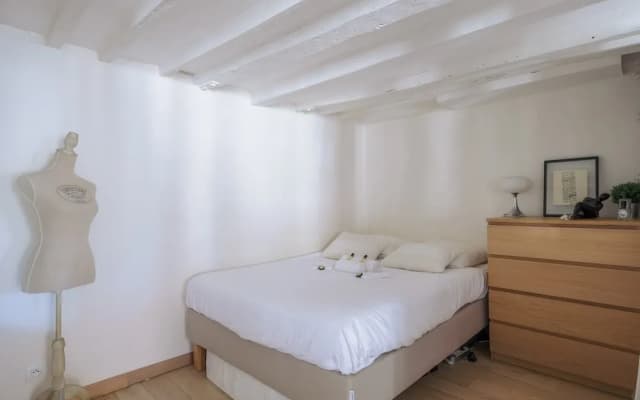 Stylish Apartment for 2 in the Heart of Paris - photo 2