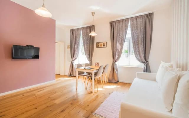 La Perla Vintage Apartments - photo 2