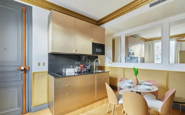 Superb AC- 1bdr Ave Montaigne - Arc de Triomphe by Studio Prestige - photo 2