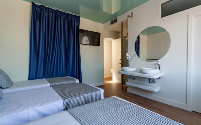 Hostal Charlotte - photo 3
