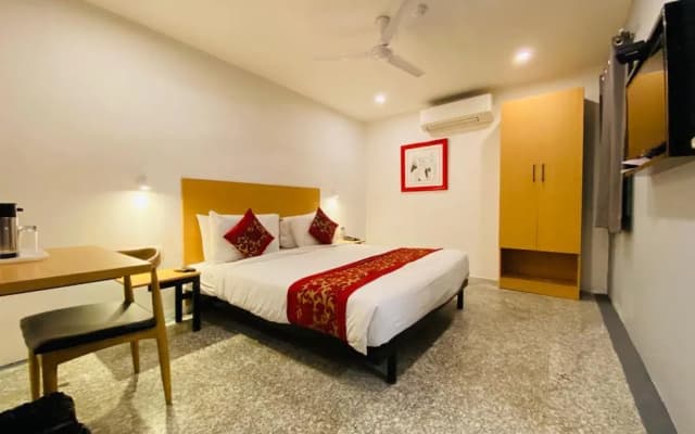 Hotel Pink Saffron - photo 5