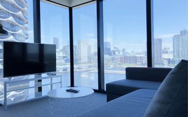 HFN Riverside Docklands Apartment - photo 2