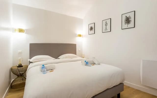 Elegant Apartment - 2bd/6p - Hotel de Ville - photo 3