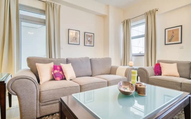 Executive Towers Amazing 1BR Onsite Pool Business bay - photo 4