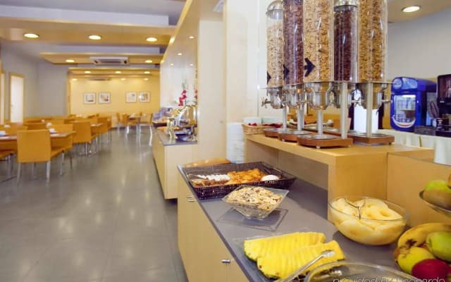 Hotel Via Augusta - photo 4