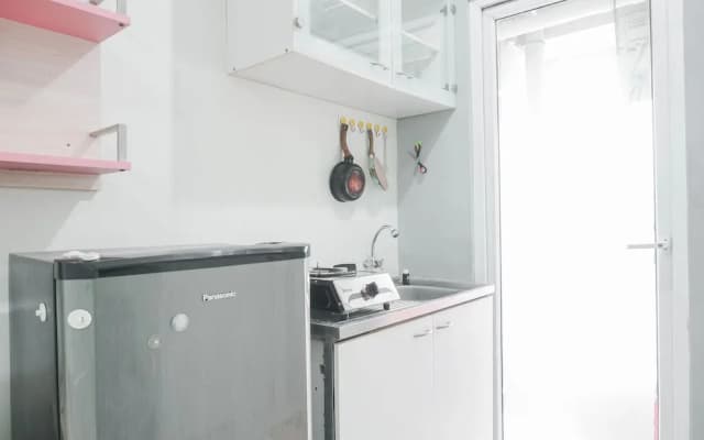 Nice And Cozy Living 2Br At Green Pramuka City Apartment - photo 4