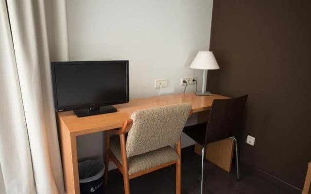 Hostal Mediterranea - photo 4