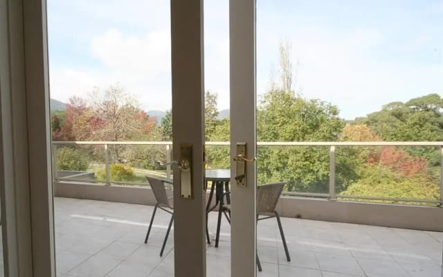 Sanctuary Lodge - photo 3