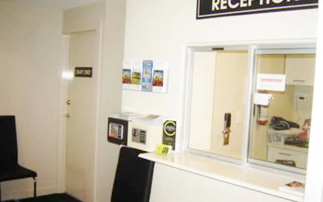 Apartments on Chapman - photo 2