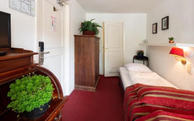 Amsterdam House Hotel - photo 2