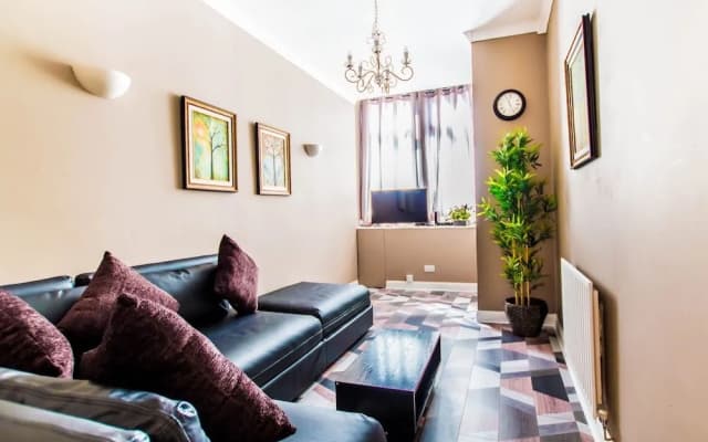 Montgomery Apartments - Crighton - photo 2