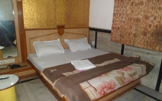Hotel Hare Krishna - photo 2