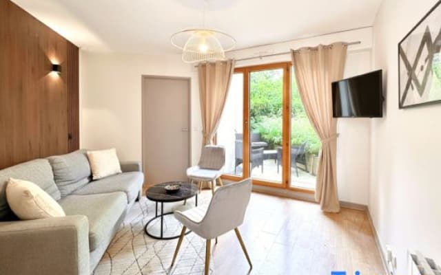 Porte de Versailles studio with terrace - photo 3