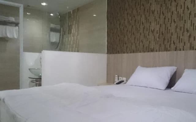 Hotel Sanrina - photo 3