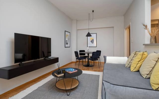 2A · The Beehive Apartment 2A - photo 2