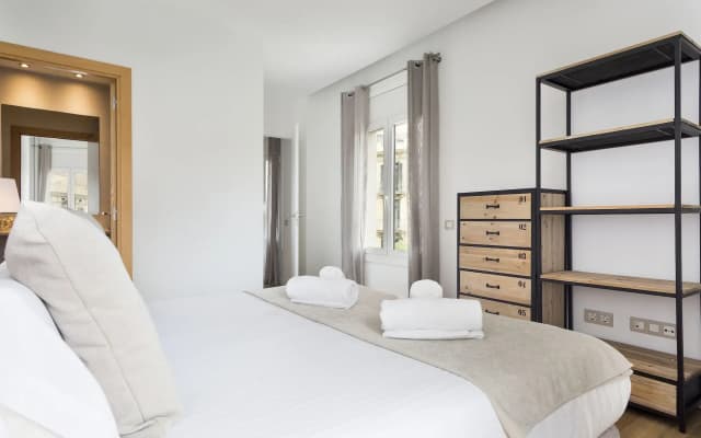 Amister Apartments - photo 2