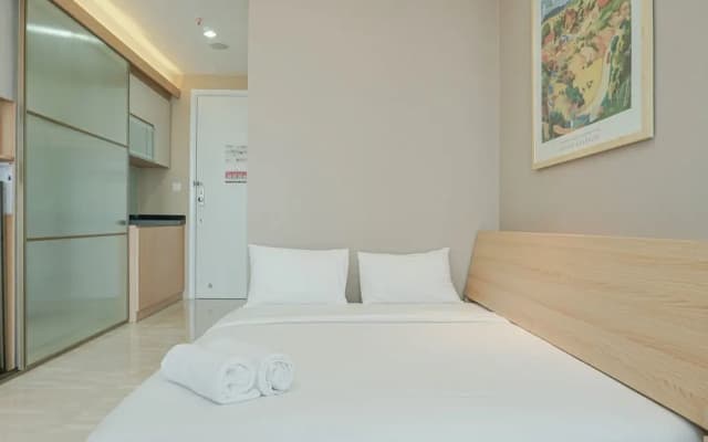 Fabulous Menteng Park Studio Apartment - photo 4