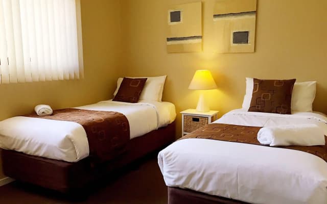 Admiral Motor Inn - photo 3