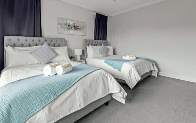 StayAU Contemporary 5BRM Families Home Point Cook - photo 2
