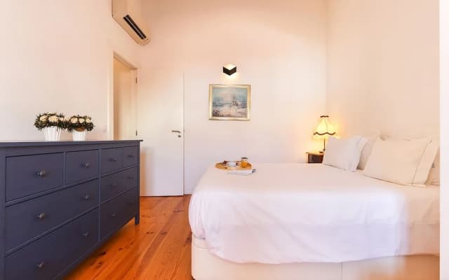JOIVY Bold & classy 2BR home w/balcony in Baixa, moments from shopping streets - photo 5