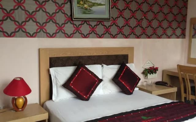 Red Hotel - Thuy Khue - photo 2