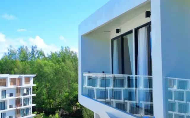 Laya Suites & Residences - photo 3