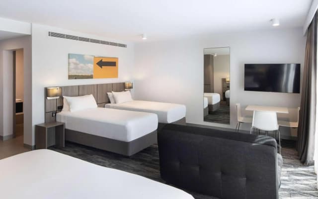 Mercure Sydney Blacktown - photo 4