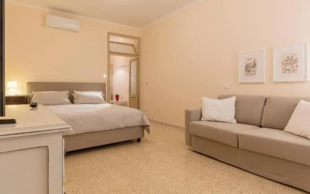 Campo De' Fiori Central Flat - photo 3
