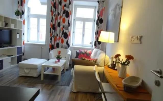GOOD(wo)MAN'S HOME I - photo 3