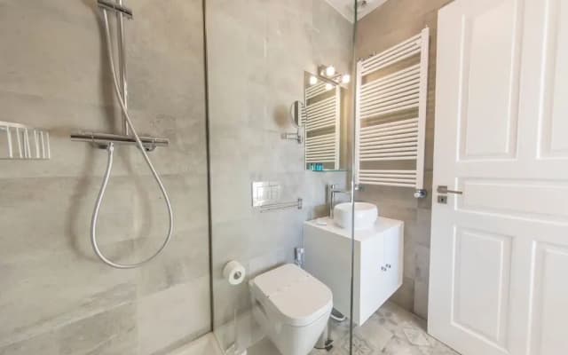 Spacious 4bdr River View - photo 3