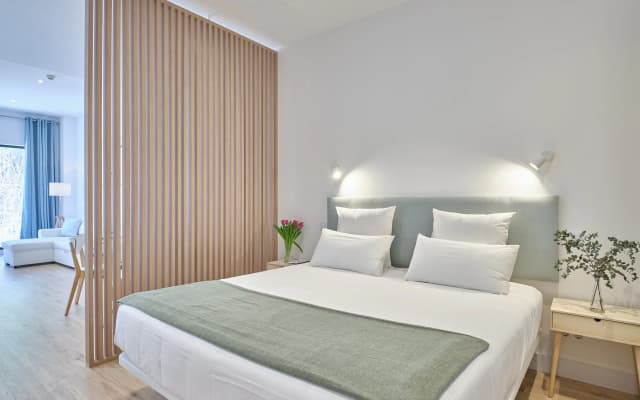 Paseo Suites Hotel - photo 4