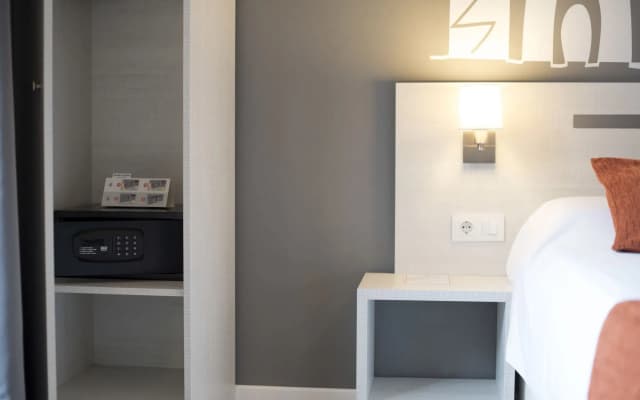 Hostal Live Barcelona - photo 5